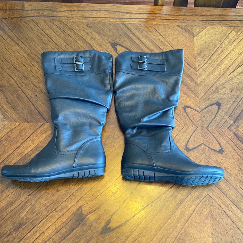 Cliffs by White Mountain Slouchy Boot
